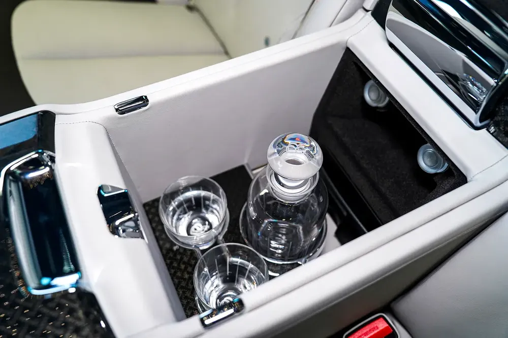 WARRANTY + SERVICE OCT 2028 | REAR ENTERTAINMRNT | BESPOKE AUDIO | STARLIGHT | SIDE STEPS - Image 19