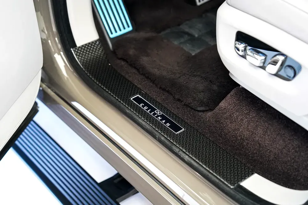 WARRANTY + SERVICE OCT 2028 | REAR ENTERTAINMRNT | BESPOKE AUDIO | STARLIGHT | SIDE STEPS - Image 7