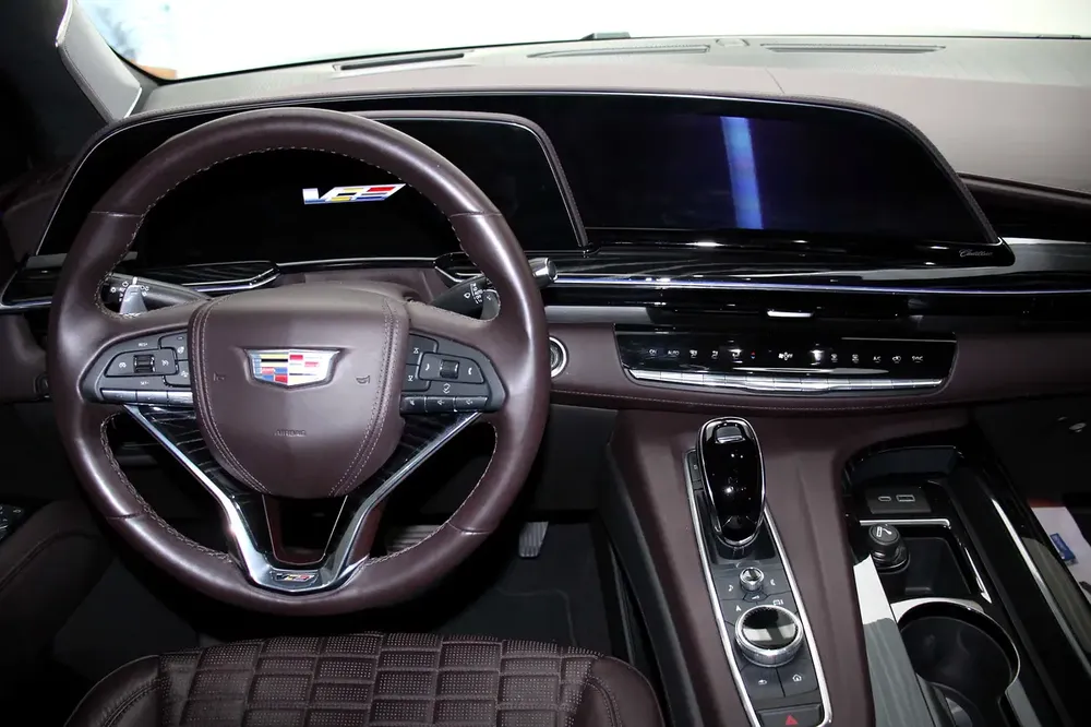 2023 Cadillac Escalade V - GCC Specs - Image 8