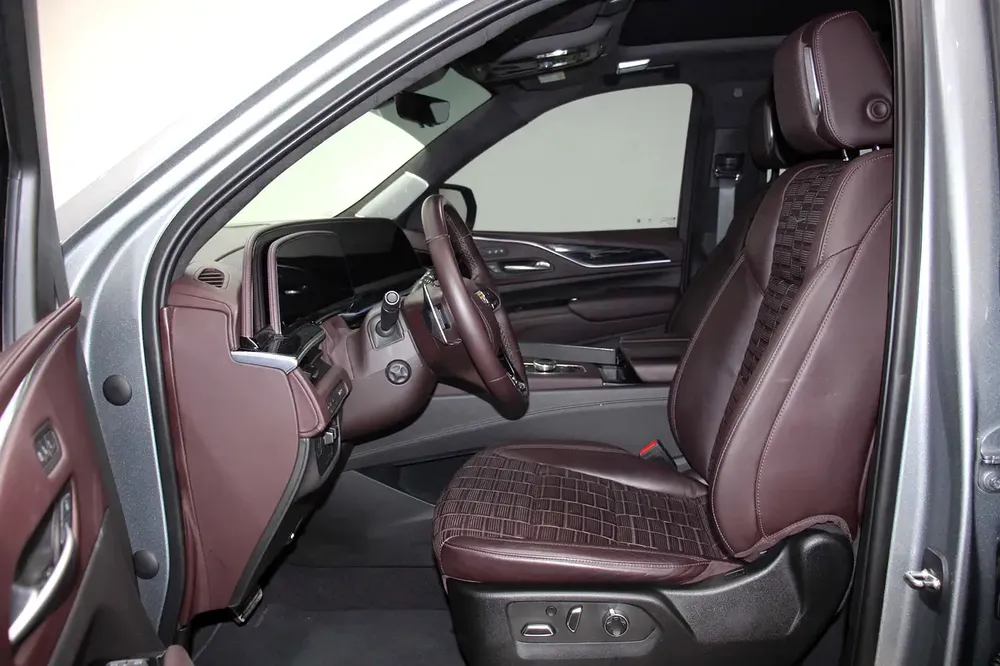2023 Cadillac Escalade V - GCC Specs - Image 9