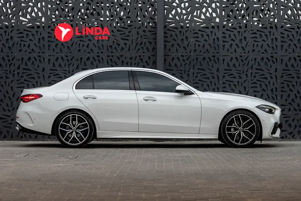 Mercedes-Benz C-Class 200 2022 GCC specs - Image 8