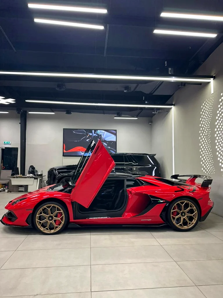 Lamborghini Aventador SVJ Roadster - Image 11