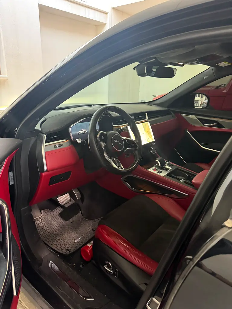 Jaguar F-Pace SVR 2021 | GCC Specs | 5.0L V8 Supercharged - Image 4