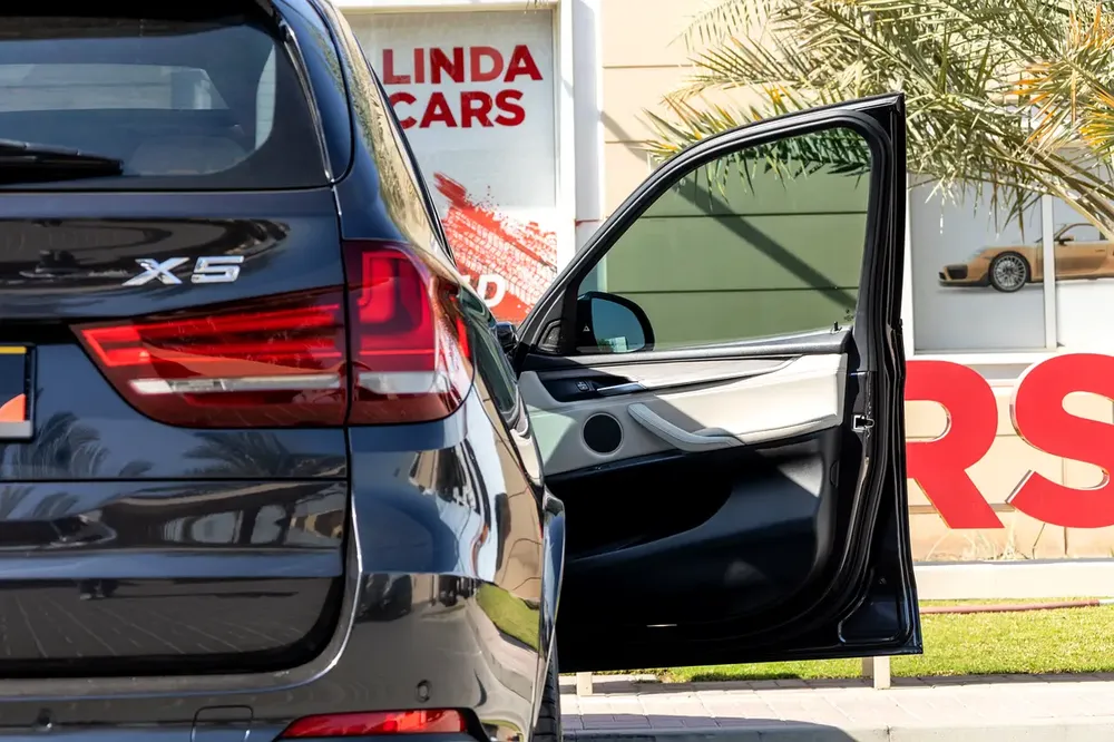 BMW X5 xDrive50i 2017 GCC | Flexible D.P. - Image 5