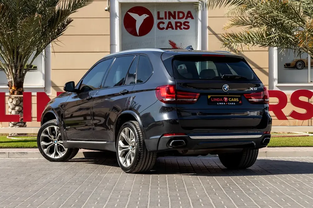 BMW X5 xDrive50i 2017 GCC | Flexible D.P. - Image 7