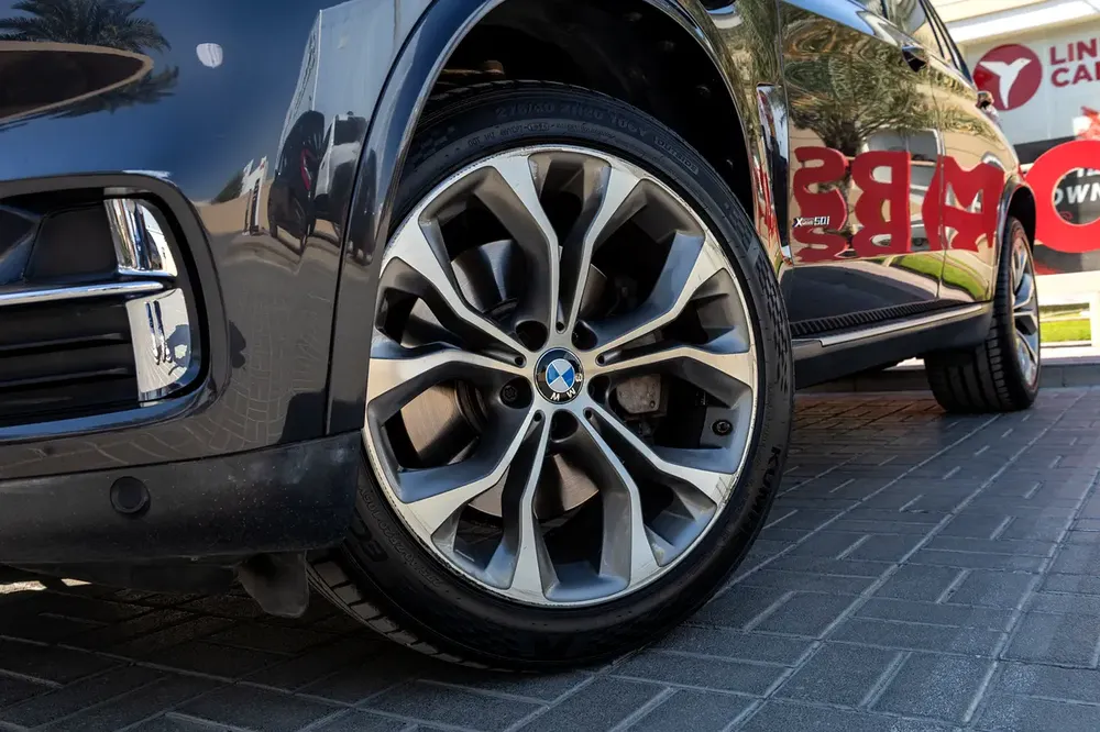 BMW X5 xDrive50i 2017 GCC | Flexible D.P. - Image 8