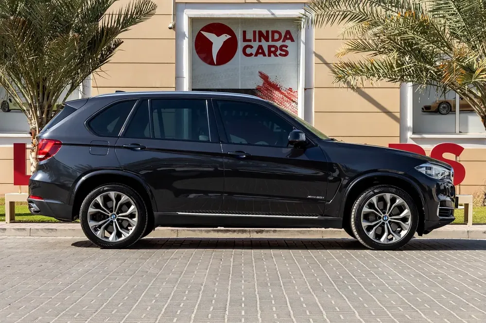 BMW X5 xDrive50i 2017 GCC | Flexible D.P. - Image 9