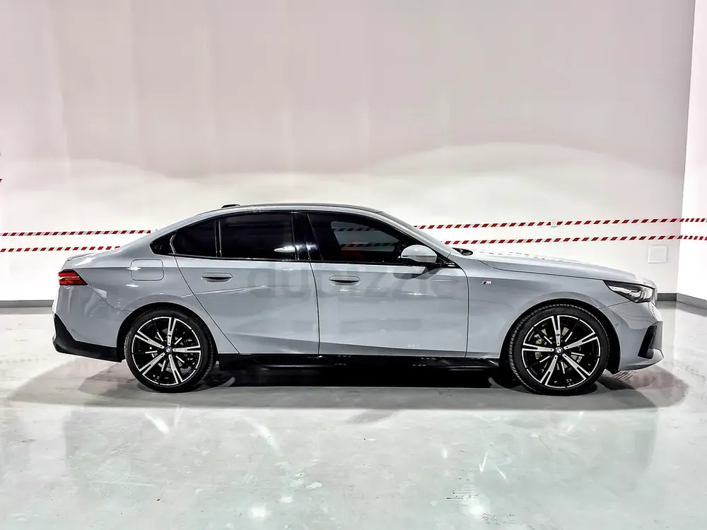 AED 3024/month | 2025 BMW 5-Series 530i M Sport | GCC Specs | Ref#475400 - Image 4