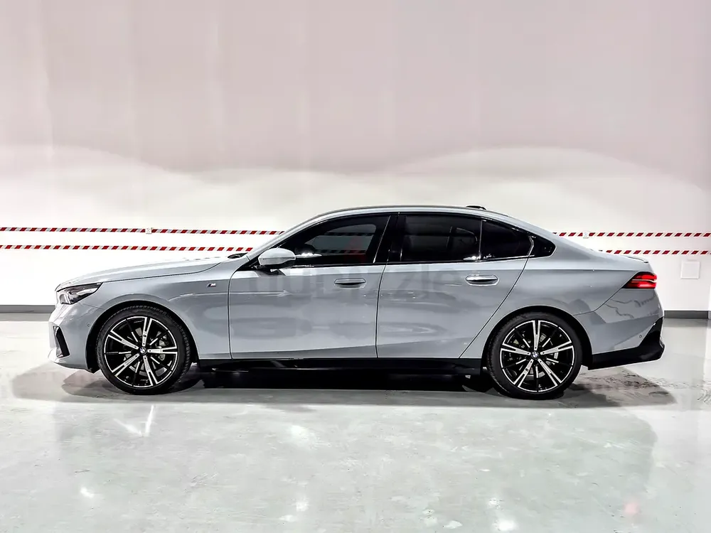 AED 3024/month | 2025 BMW 5-Series 530i M Sport | GCC Specs | Ref#475400 - Image 5