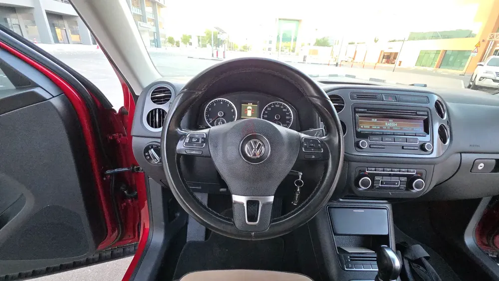 Volkswagen Tiguan 2014 2.0L GCC Accident Free Low Milege Well Maintained - Image 11