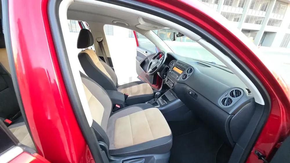 Volkswagen Tiguan 2014 2.0L GCC Accident Free Low Milege Well Maintained - Image 17