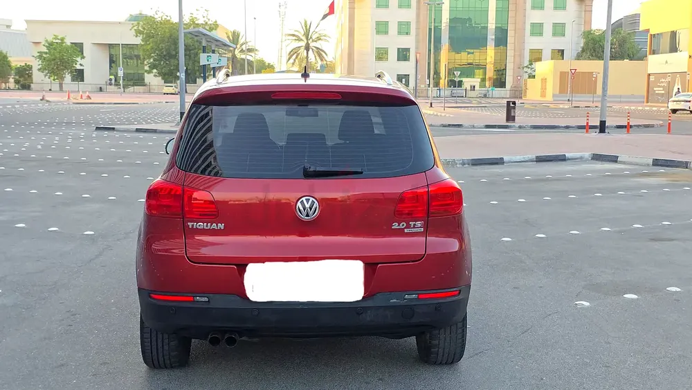 Volkswagen Tiguan 2014 2.0L GCC Accident Free Low Milege Well Maintained - Image 6