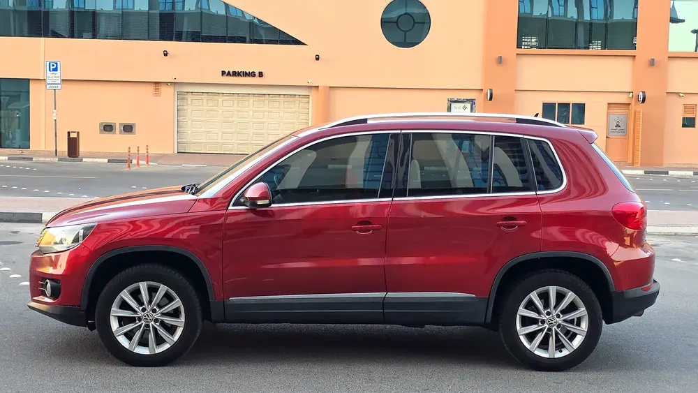 Volkswagen Tiguan 2014 2.0L GCC Accident Free Low Milege Well Maintained - Image 7