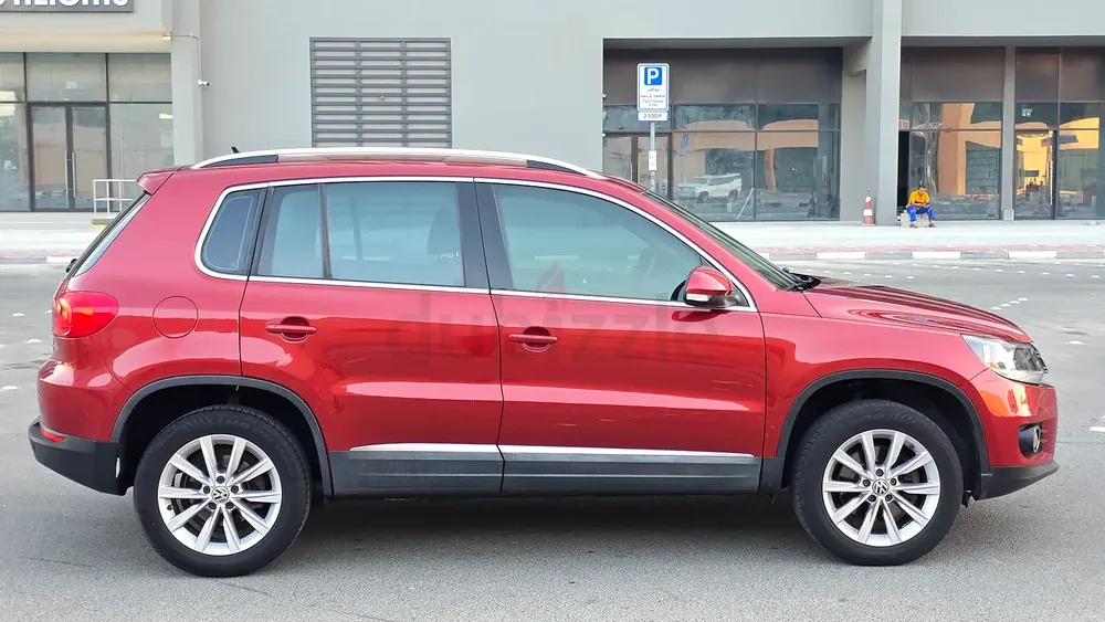 Volkswagen Tiguan 2014 2.0L GCC Accident Free Low Milege Well Maintained - Image 8