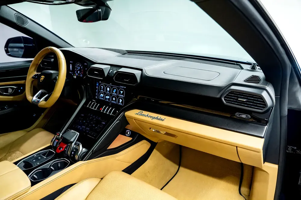 Lamborghini Urus - Image 17