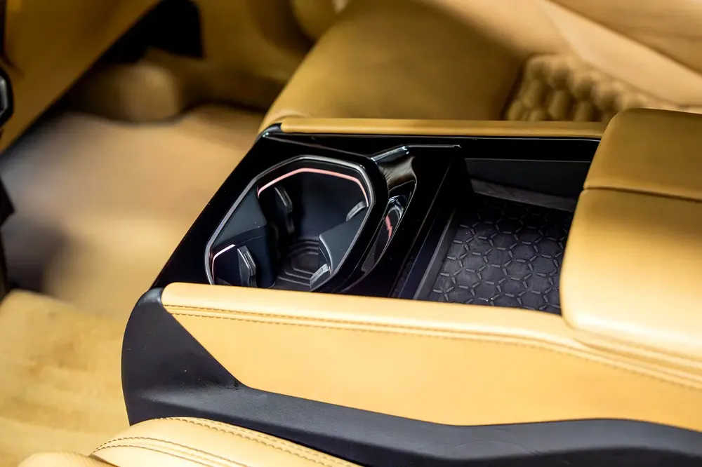 Lamborghini Urus - Image 20