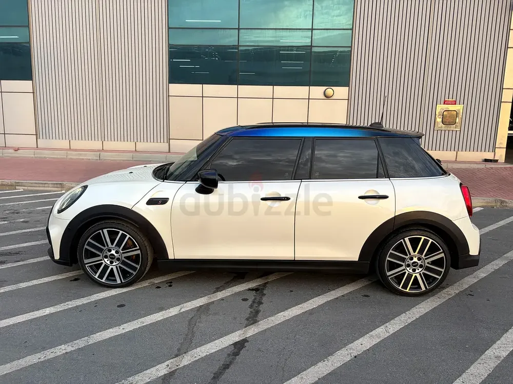 Mini cooper S JCW 2023 4Doors GCC Full Service History In Agency - Image 4