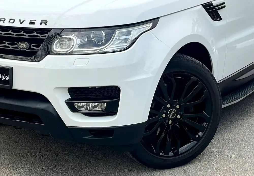 Land Rover Range Rover Sport HSE 2014 - GCC Specs - Image 4