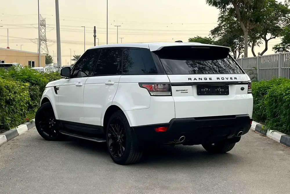 Land Rover Range Rover Sport HSE 2014 - GCC Specs - Image 6