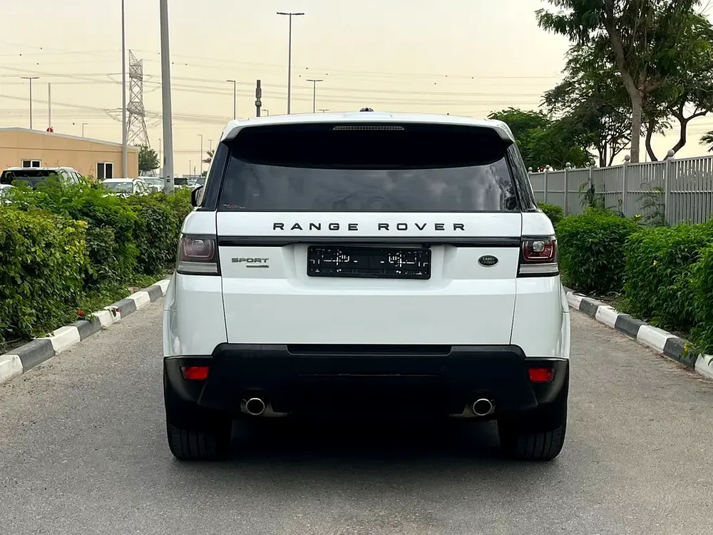 Land Rover Range Rover Sport HSE 2014 - GCC Specs - Image 7
