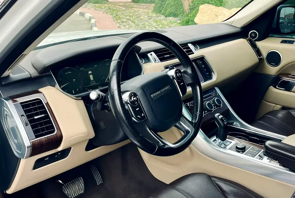 Land Rover Range Rover Sport HSE 2014 - GCC Specs - Image 9