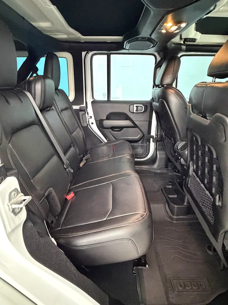 Jeep Wrangler Rubicon 392 V8 2023 GCC Under Warranty - Image 9