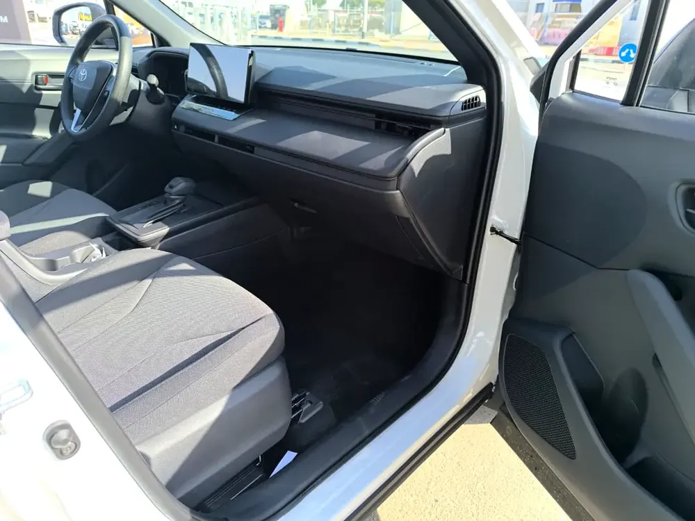 Toyota Frontlander Leading Hybrid Leading 2025 Model - with Rear AC - Brand New - Image 10