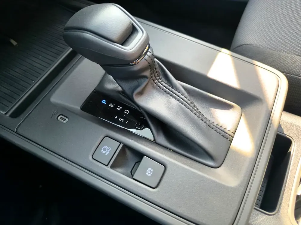 Toyota Frontlander Leading Hybrid Leading 2025 Model - with Rear AC - Brand New - Image 17