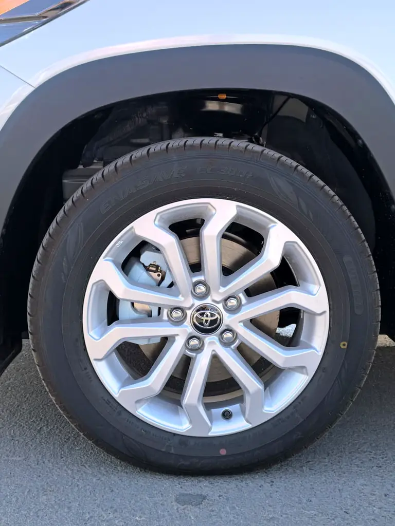 Toyota Frontlander Leading Hybrid Leading 2025 Model - with Rear AC - Brand New - Image 6