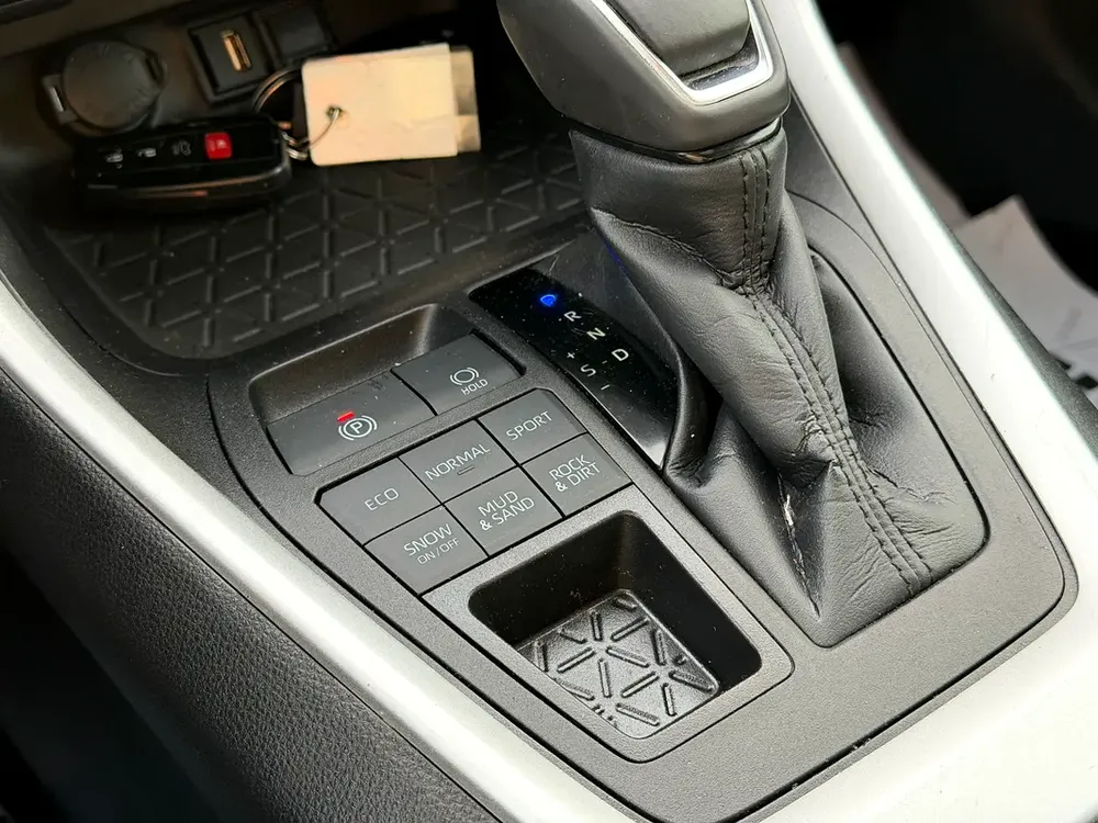2022 TOYOTA RAV4 XLE PREMIUM AWD FULL OPTIONS IMPORTED FROM USA - Image 12