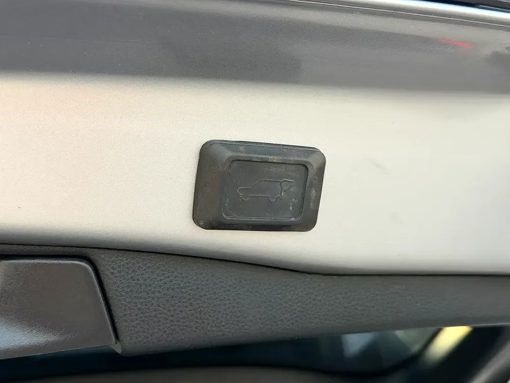 2022 TOYOTA RAV4 XLE PREMIUM AWD FULL OPTIONS IMPORTED FROM USA - Image 17