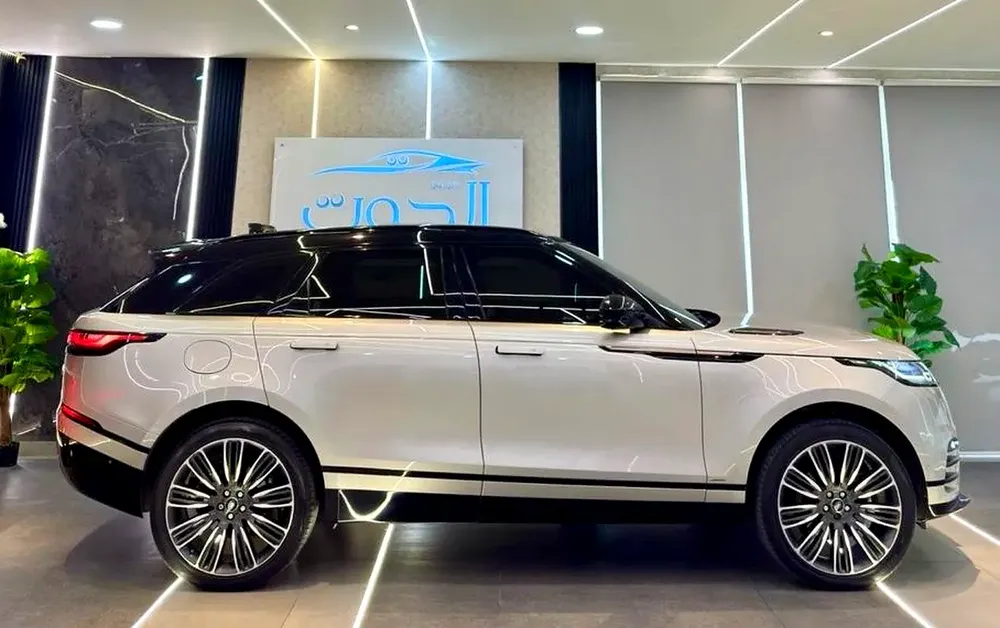 AMAZING RANGE ROVER VELAR  || TOP RANGE  || VERY NEAT || PANORAMA || SPECIAL COLOR - Image 12