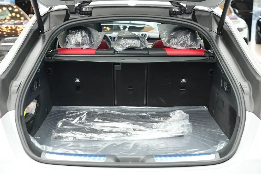 Mercedes-Benz GLC Coupe GLC 200 2026 - GCC Specs - Brand New - Image 18