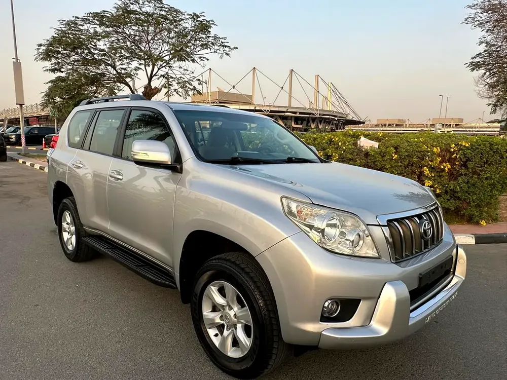 Toyota Prado TXL No Accident Full Service History Model 2011 GCC Mid Options Good Conditions. - Image 4