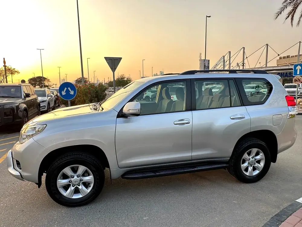 Toyota Prado TXL No Accident Full Service History Model 2011 GCC Mid Options Good Conditions. - Image 5