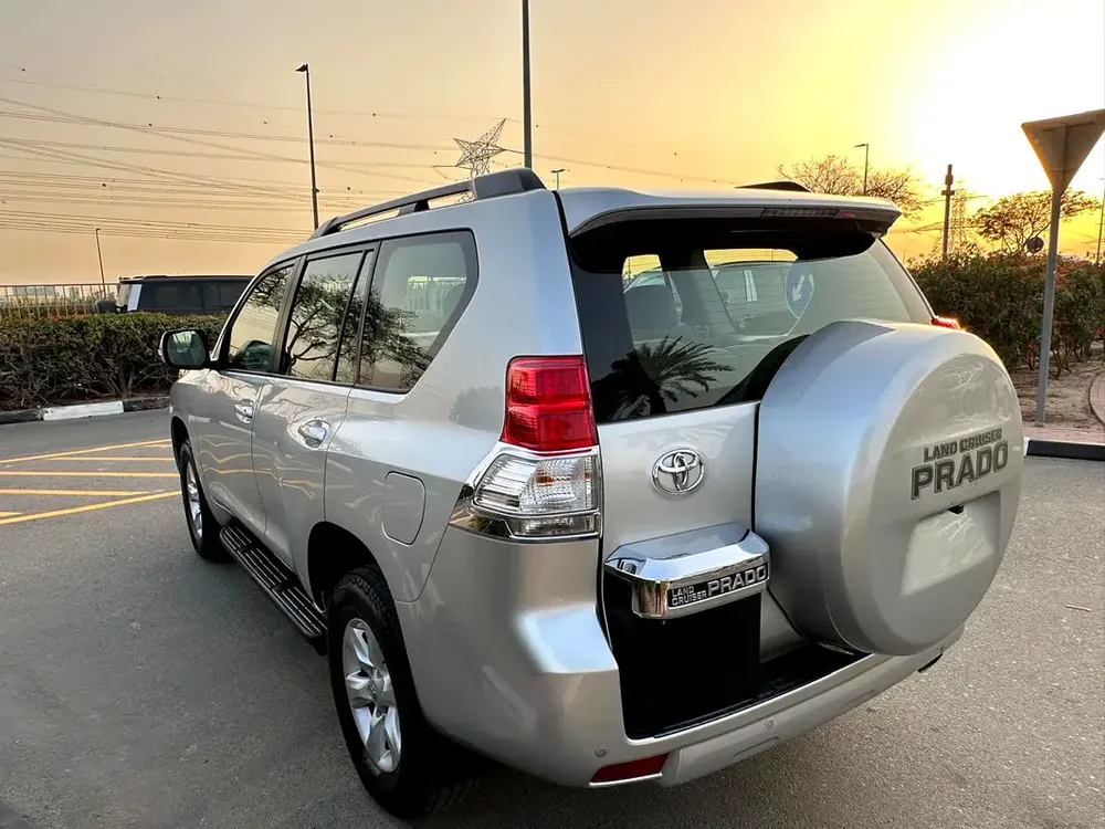 Toyota Prado TXL No Accident Full Service History Model 2011 GCC Mid Options Good Conditions. - Image 8