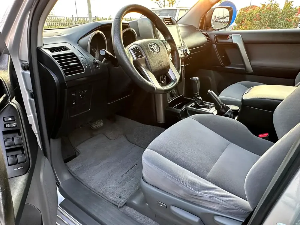 Toyota Prado TXL No Accident Full Service History Model 2011 GCC Mid Options Good Conditions. - Image 9