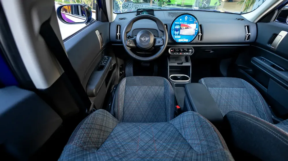 MINI Countryman Cooper 2025 GCC Specs under Agency Warranty and Service Contract - Image 10
