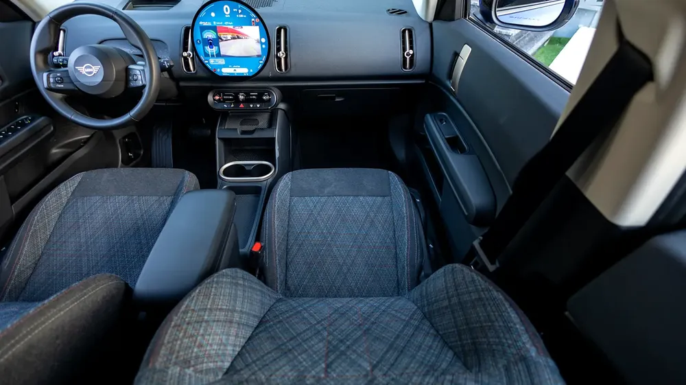 MINI Countryman Cooper 2025 GCC Specs under Agency Warranty and Service Contract - Image 11