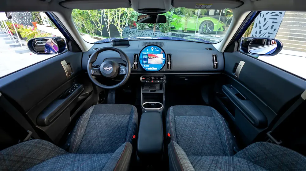 MINI Countryman Cooper 2025 GCC Specs under Agency Warranty and Service Contract - Image 9