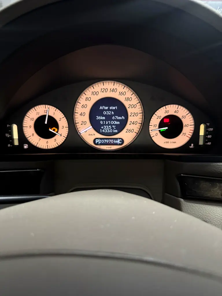 Mercedes-Benz E-Class E 350 2006 GCC Specs - Well Maintained - Image 8
