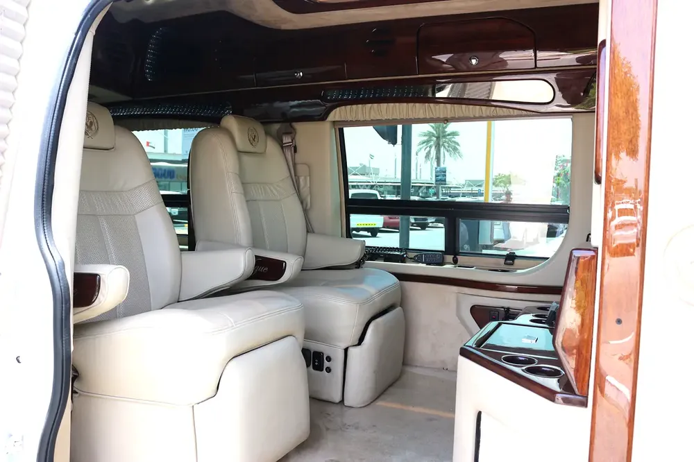 GMC Savana (4X2 ) Model 2010 VIP - Image 12