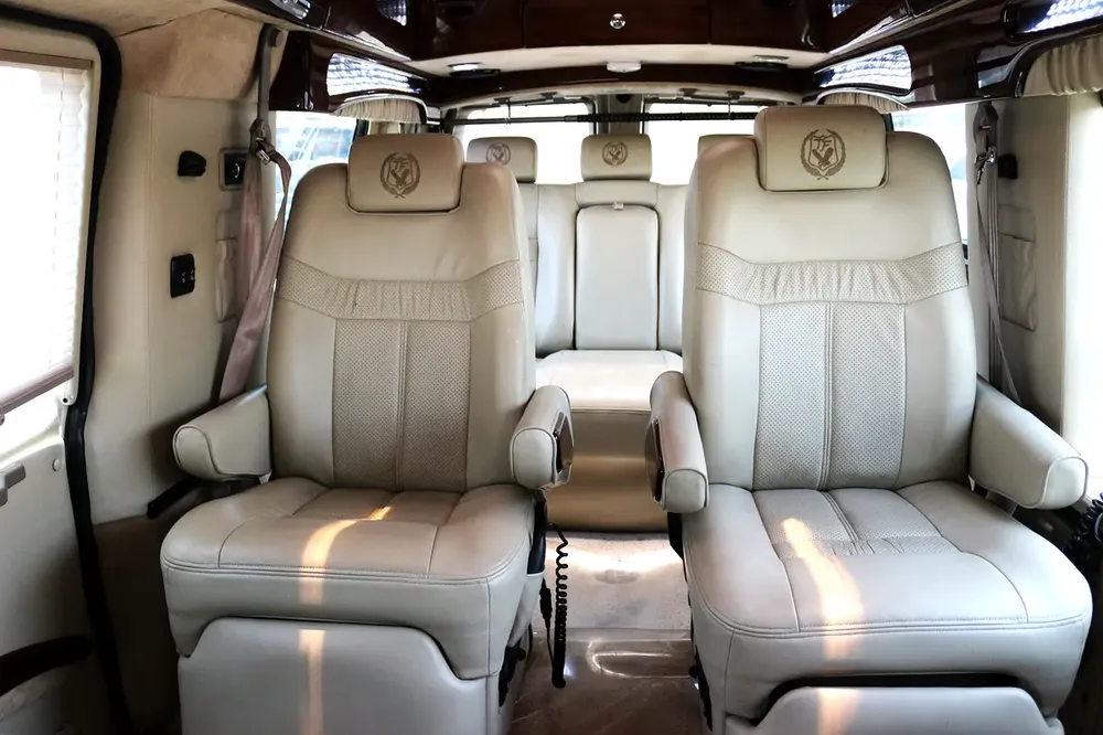 GMC Savana (4X2 ) Model 2010 VIP - Image 13