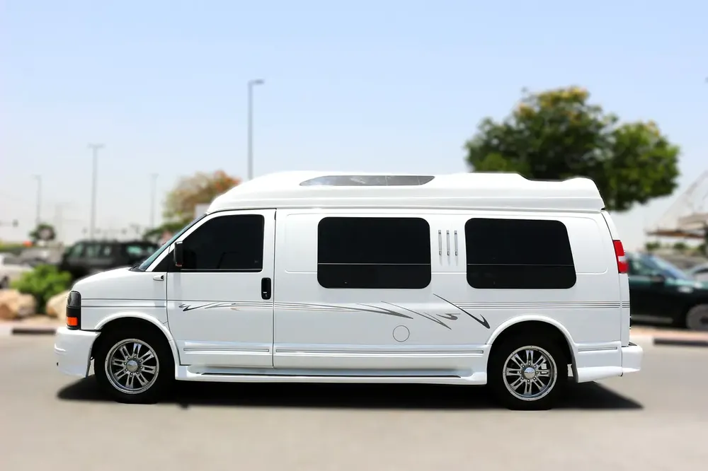 GMC Savana (4X2 ) Model 2010 VIP - Image 5