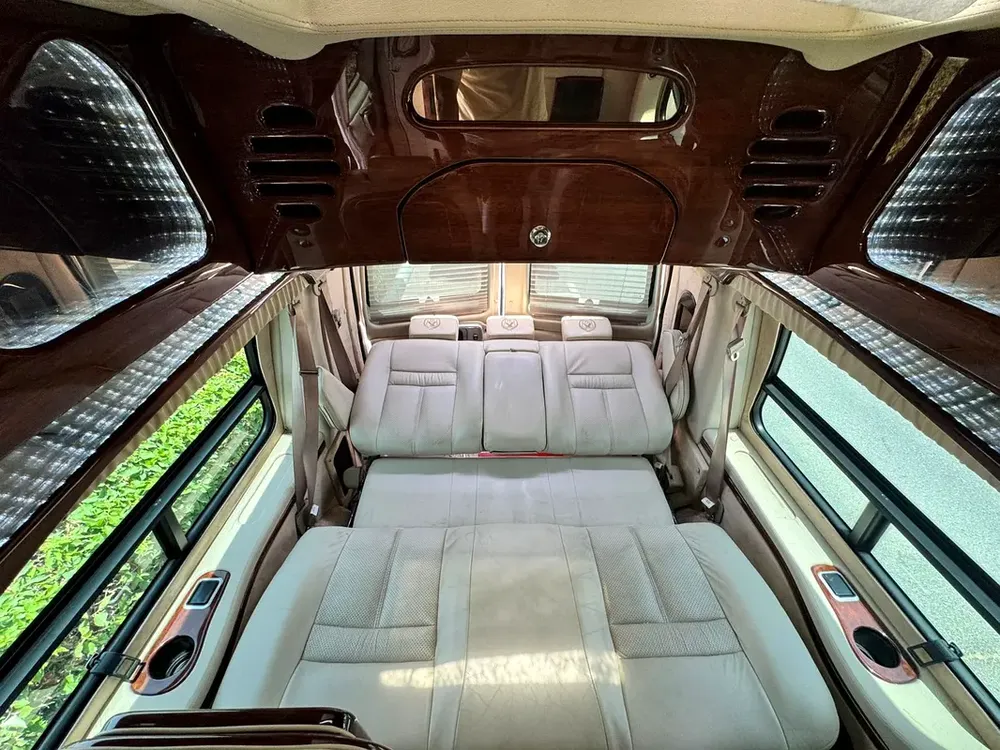 GMC Savana (4X2 ) Model 2010 VIP - Image 8