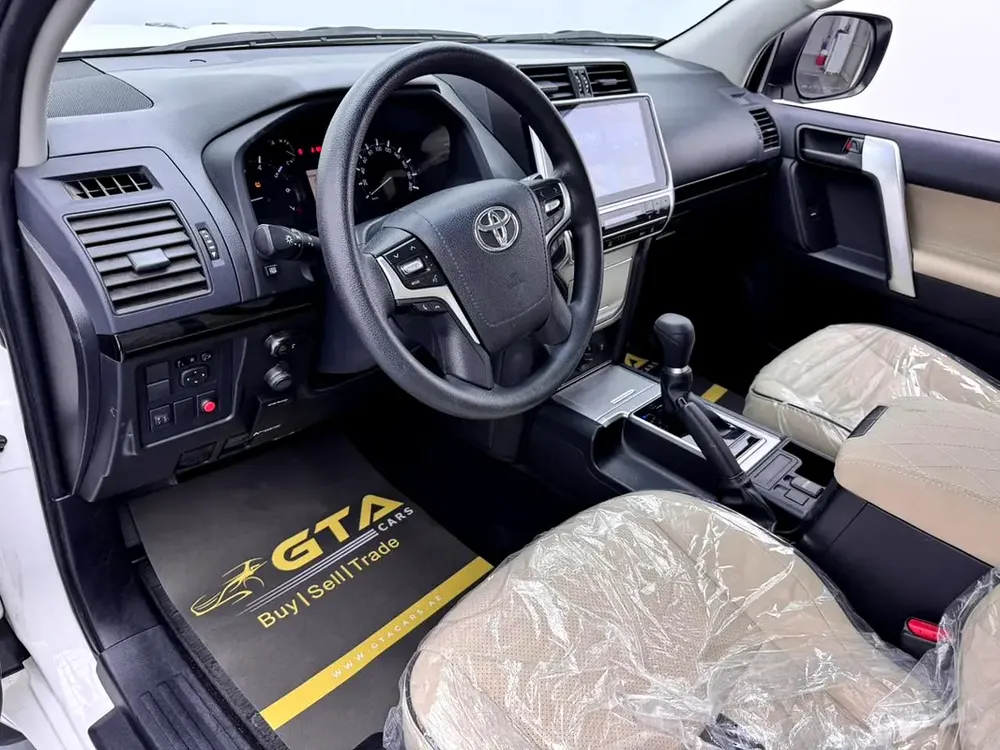2018 Toyota Prado TX, Full Service History, Excellent Condition, GCC - Image 17