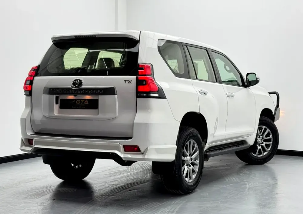 2018 Toyota Prado TX, Full Service History, Excellent Condition, GCC - Image 6