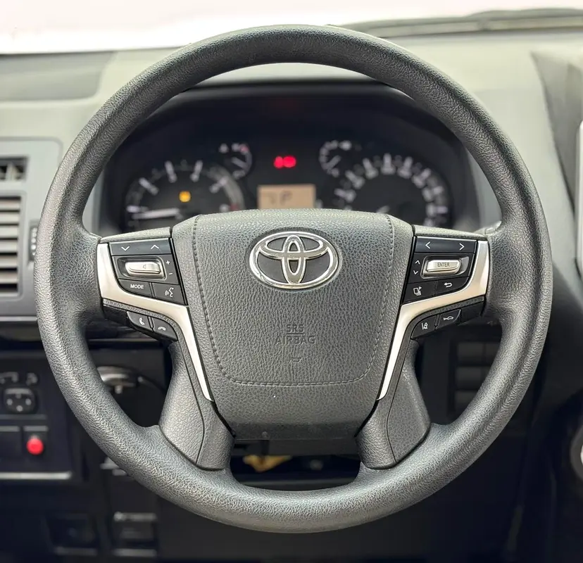 2018 Toyota Prado TX, Full Service History, Excellent Condition, GCC - Image 9