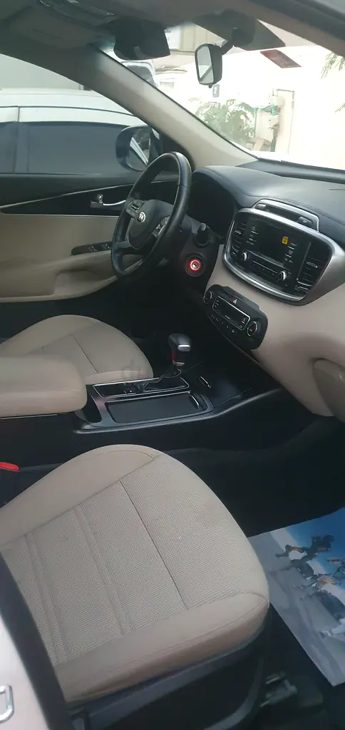 Kia sorento full automatic GCC spaeis 7 seter 2019 - Image 4