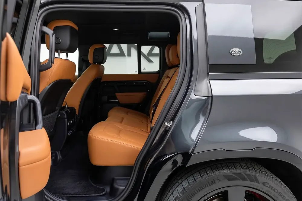 Land Rover Defender P525 2023 l AED 8,029 P.M l 0% Downpayment l Excellent Condition - Image 15